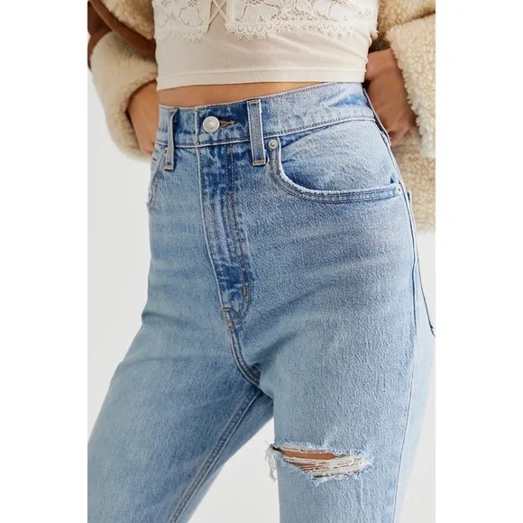 NEW Levi's Premium 70s High Rise Flare Jeans - Picture 4 of 13